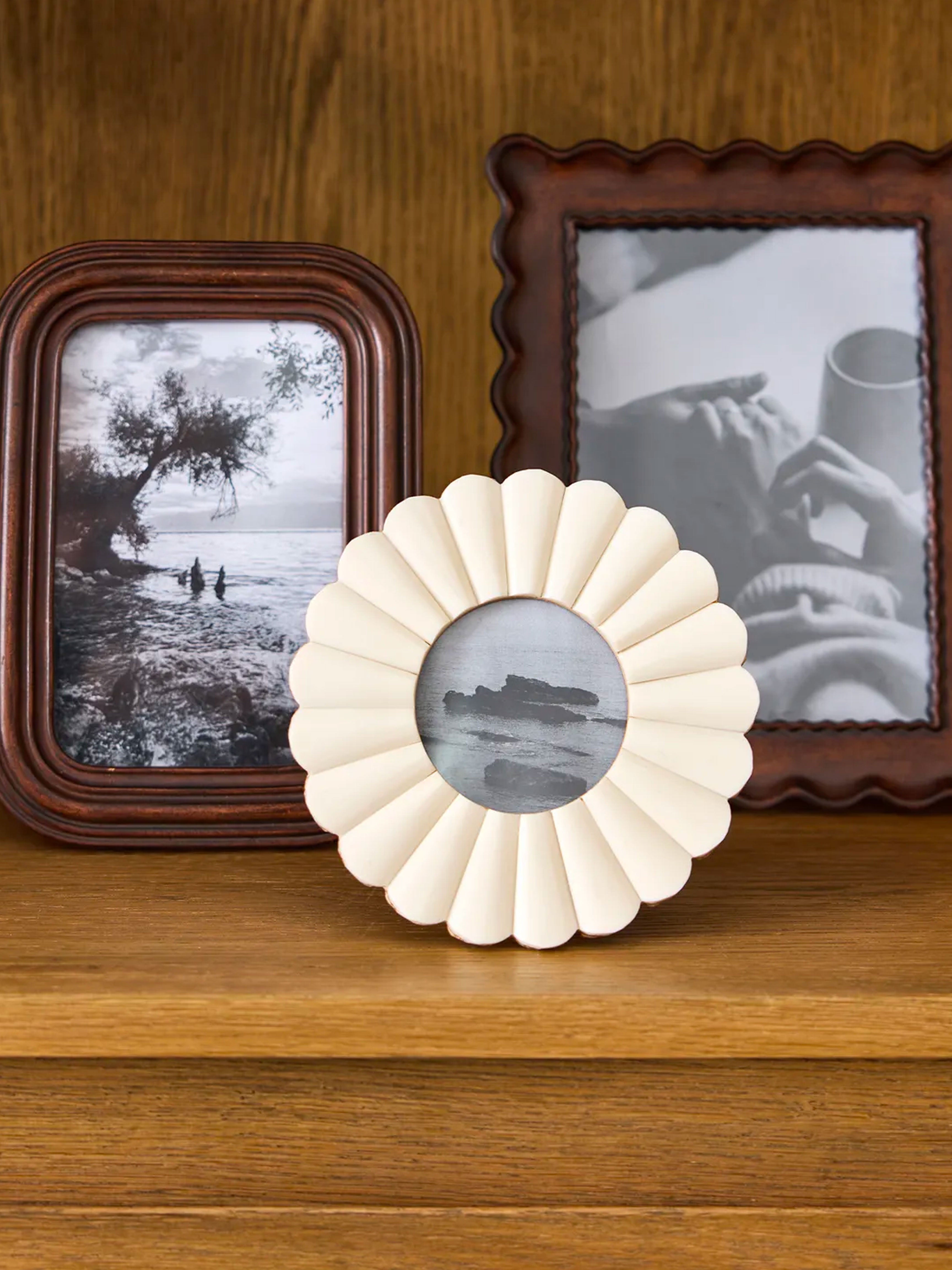 Aria Round Photo Frame