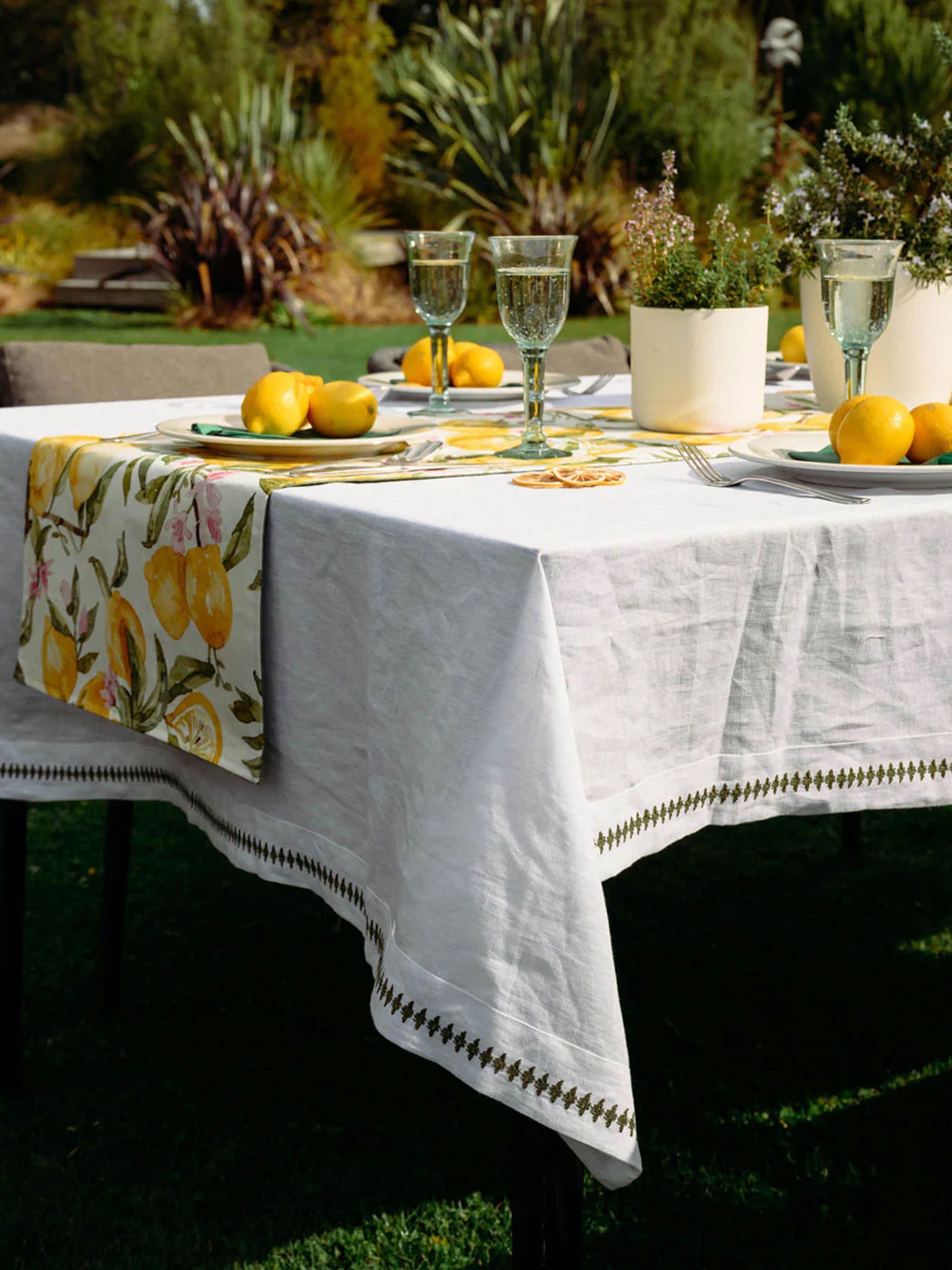 Bee Table Cloth