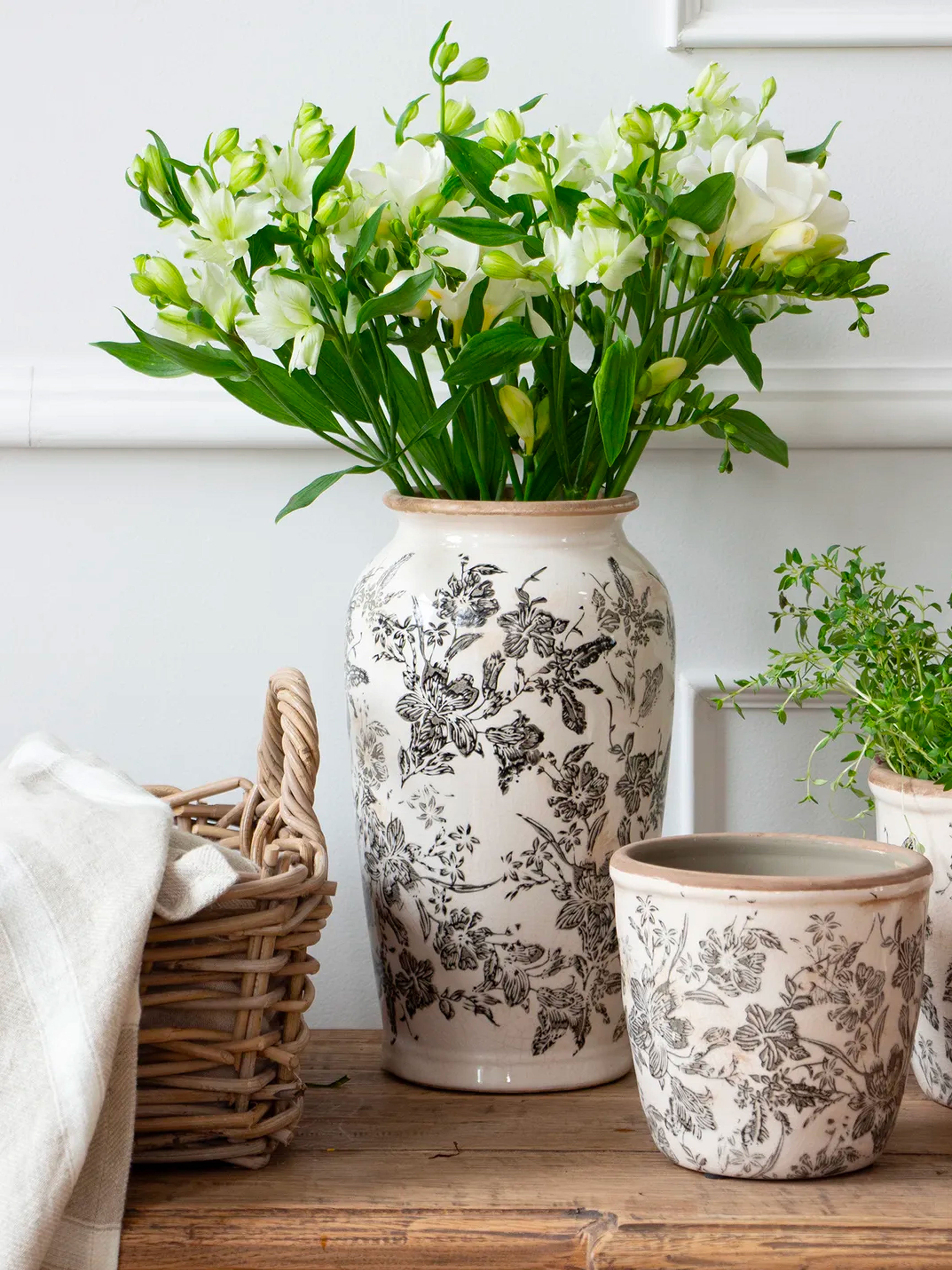 Black Floral Vase