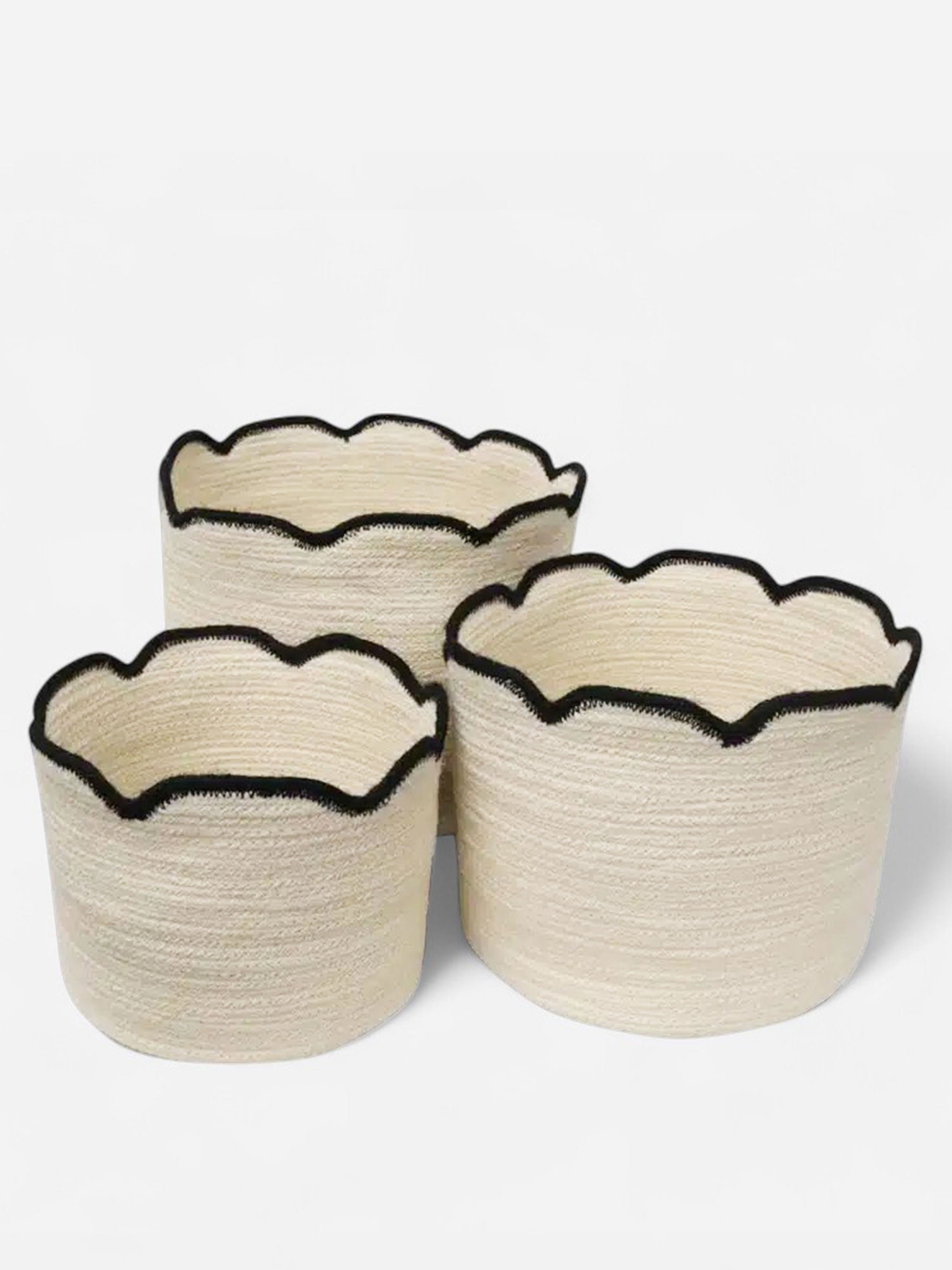 Faye Scalloped Basket