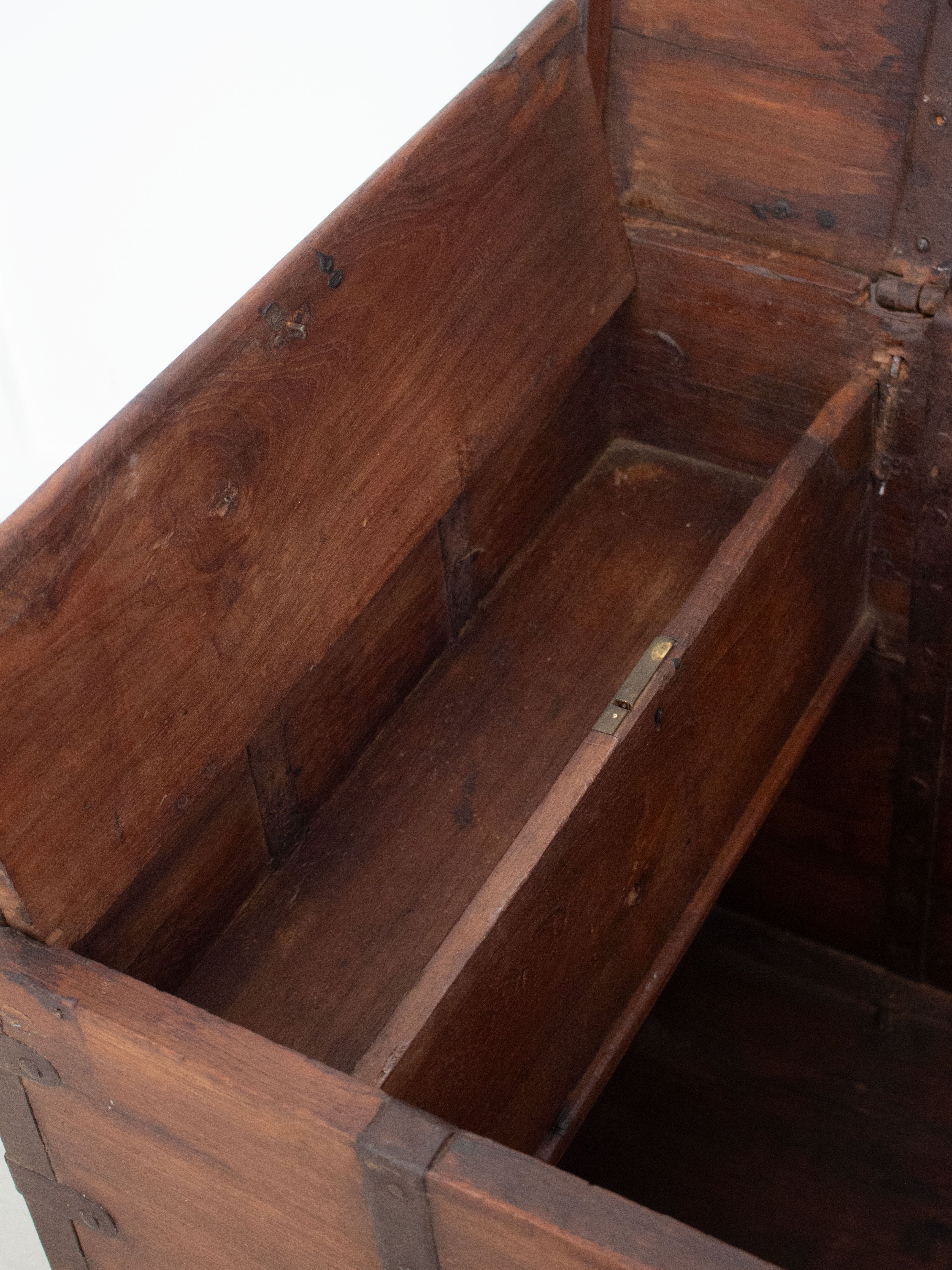 Monforte Vintage Wooden Trunk