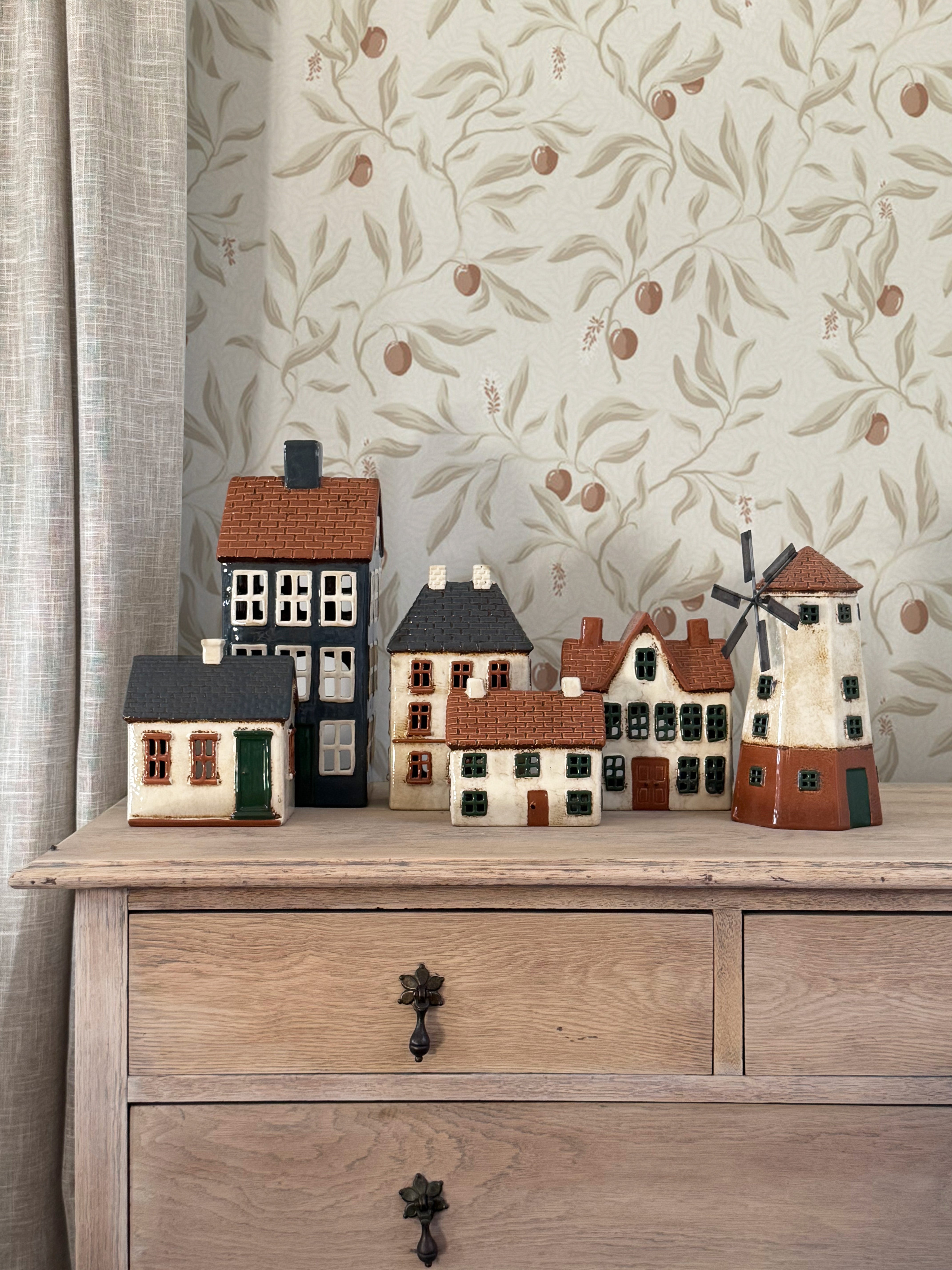 Cotswolds Country Grande Tea Light Chalet