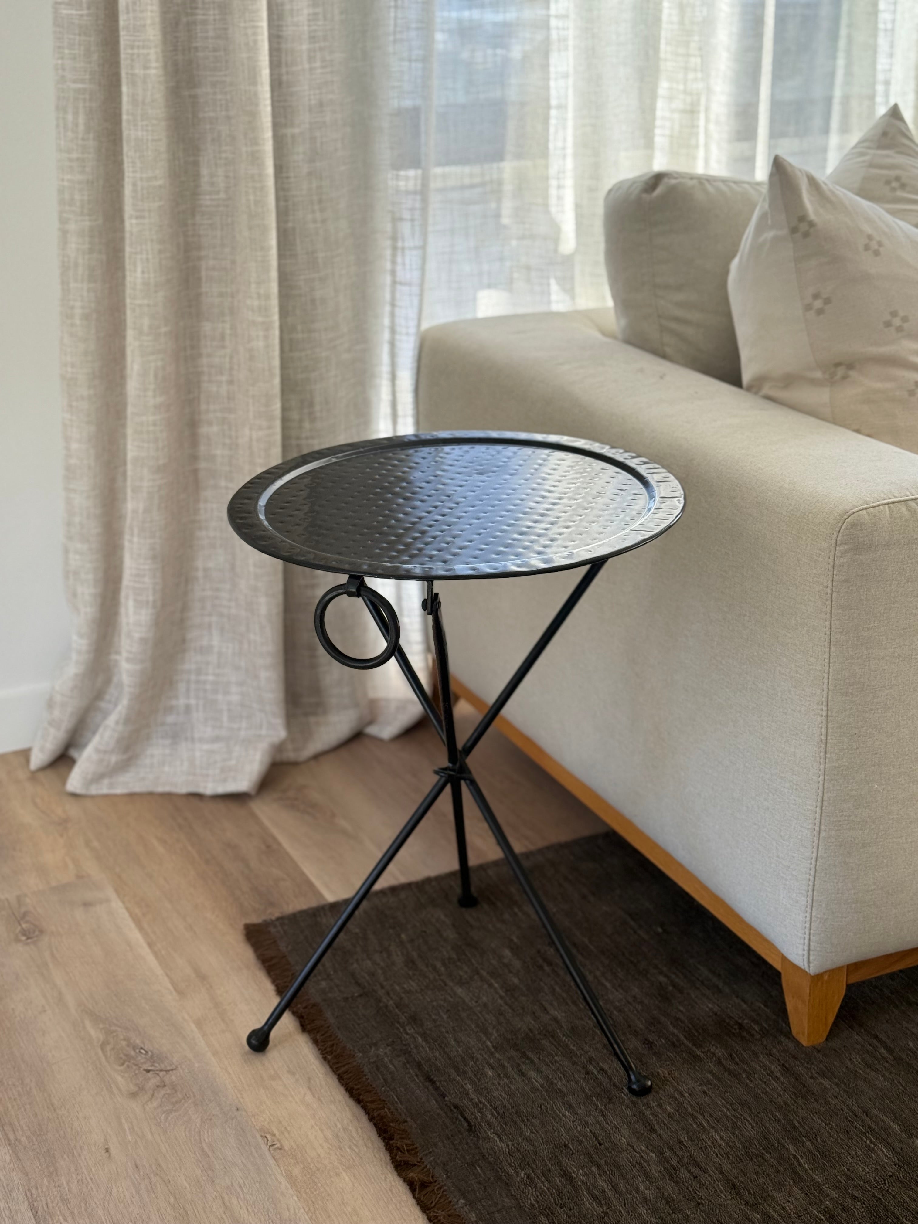 Round Black Atlas Table
