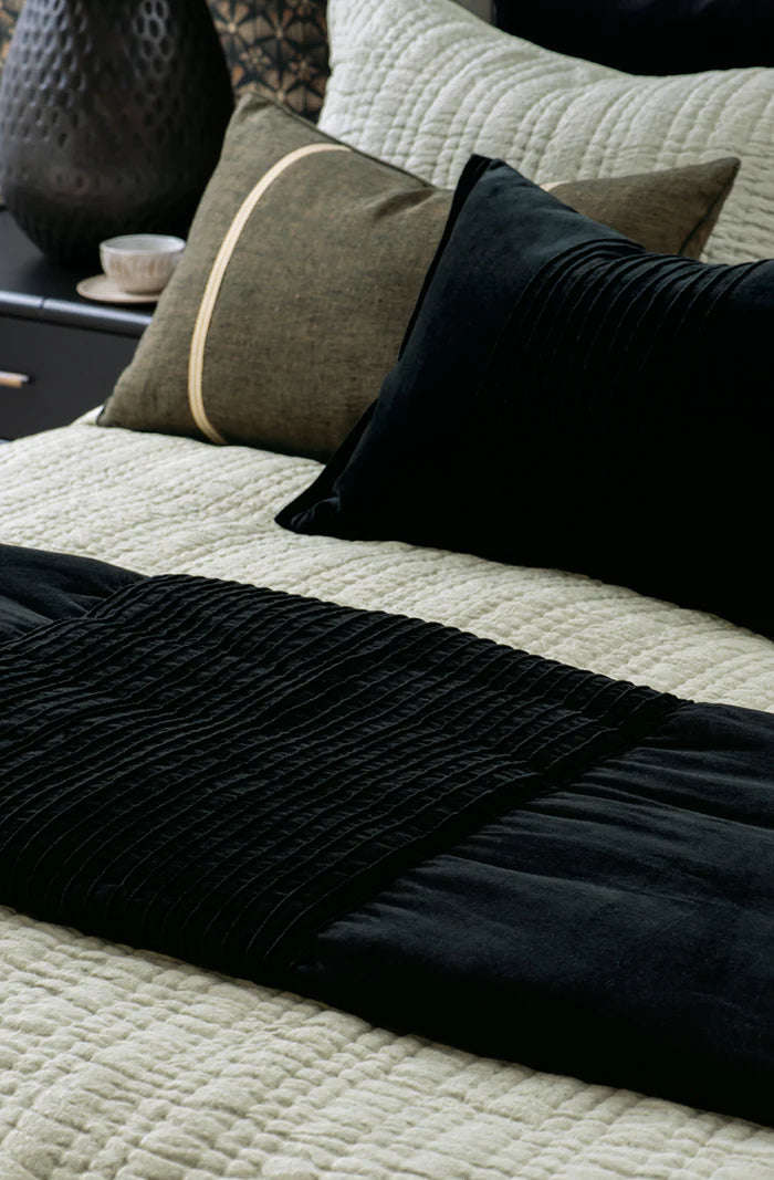 Piega Black Comforter