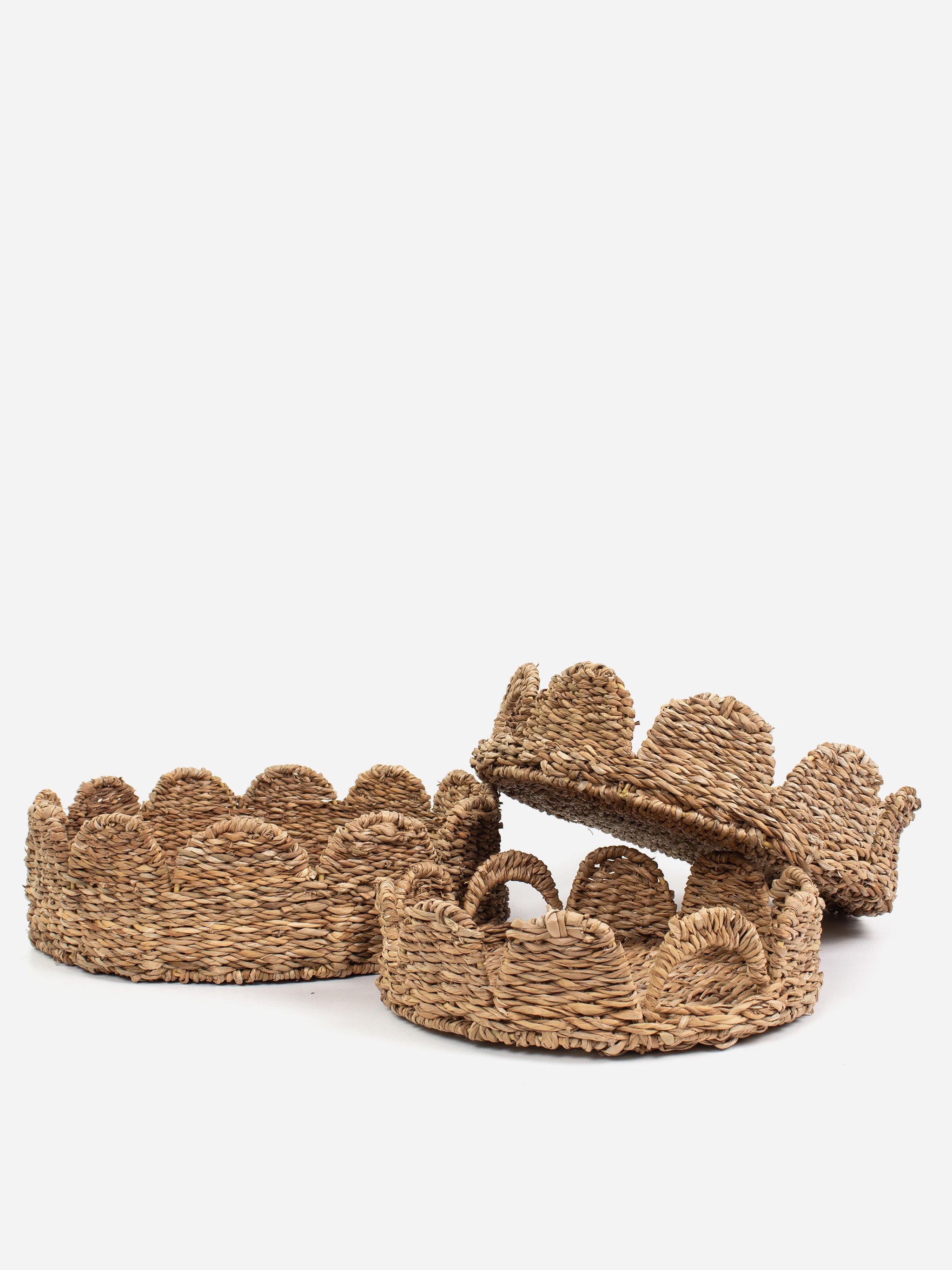 Scalloped Seagrass Round Tray