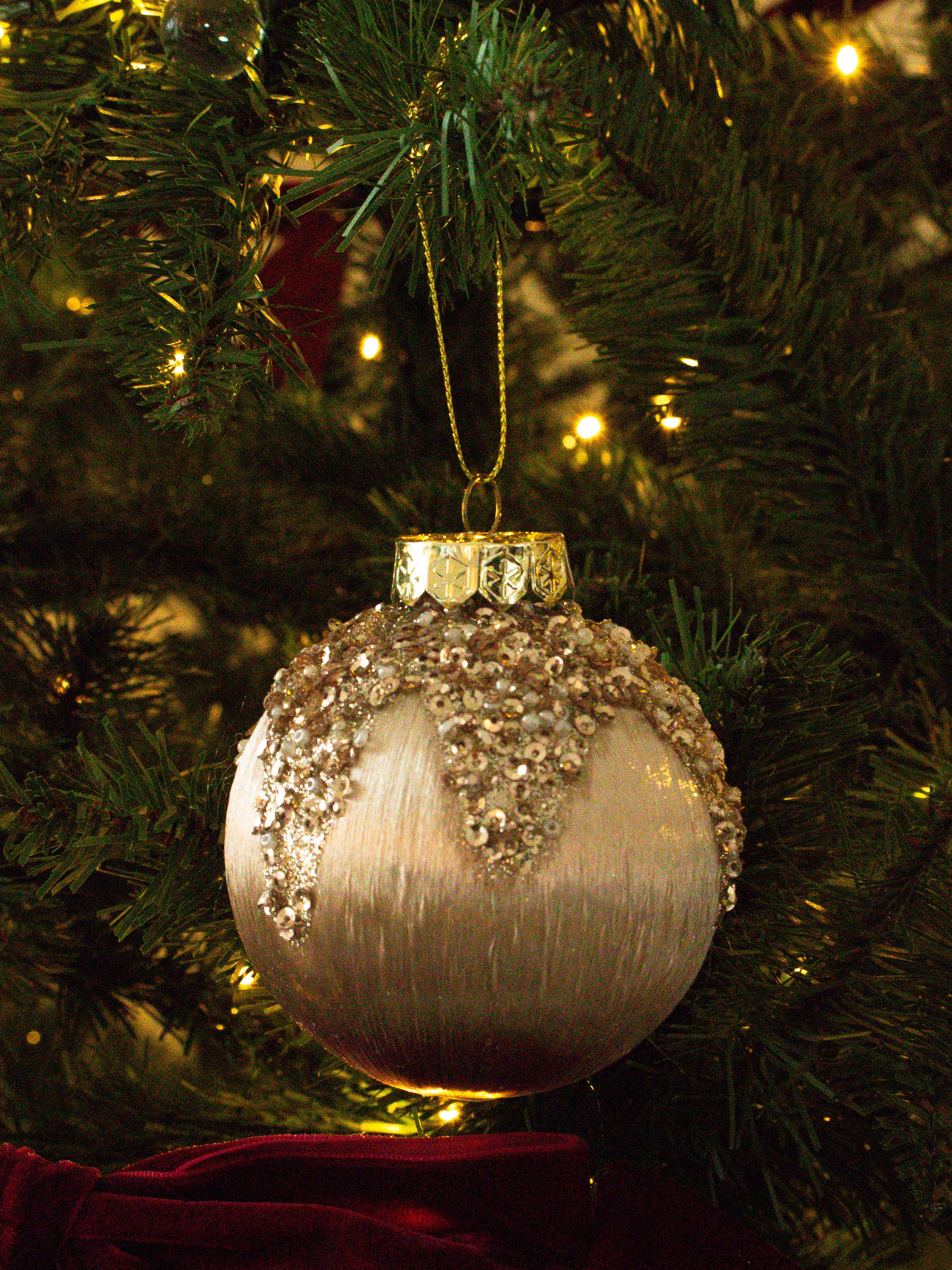 Silky Champagne Twilight Bauble