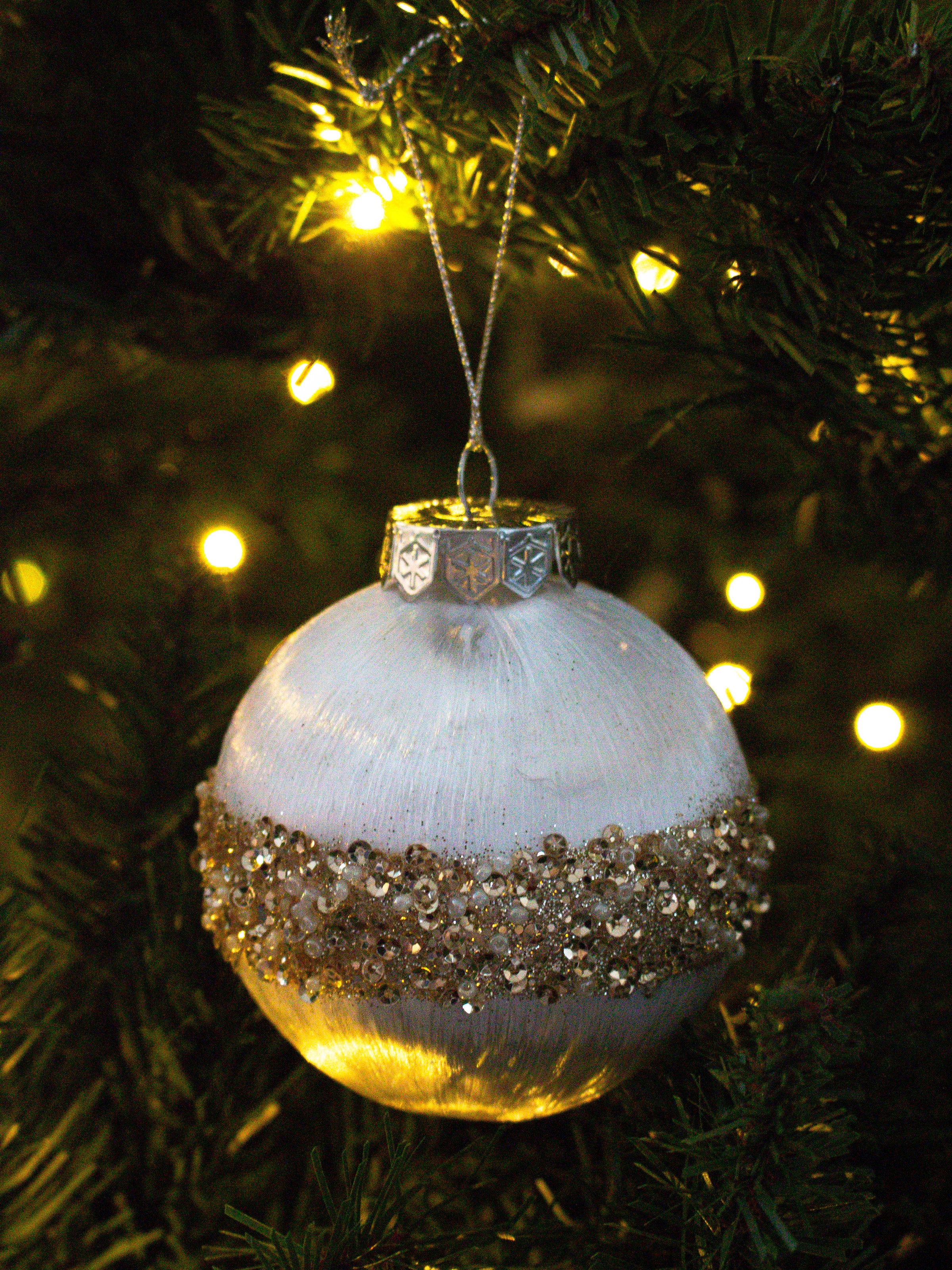 Silky White Beaded Band Bauble