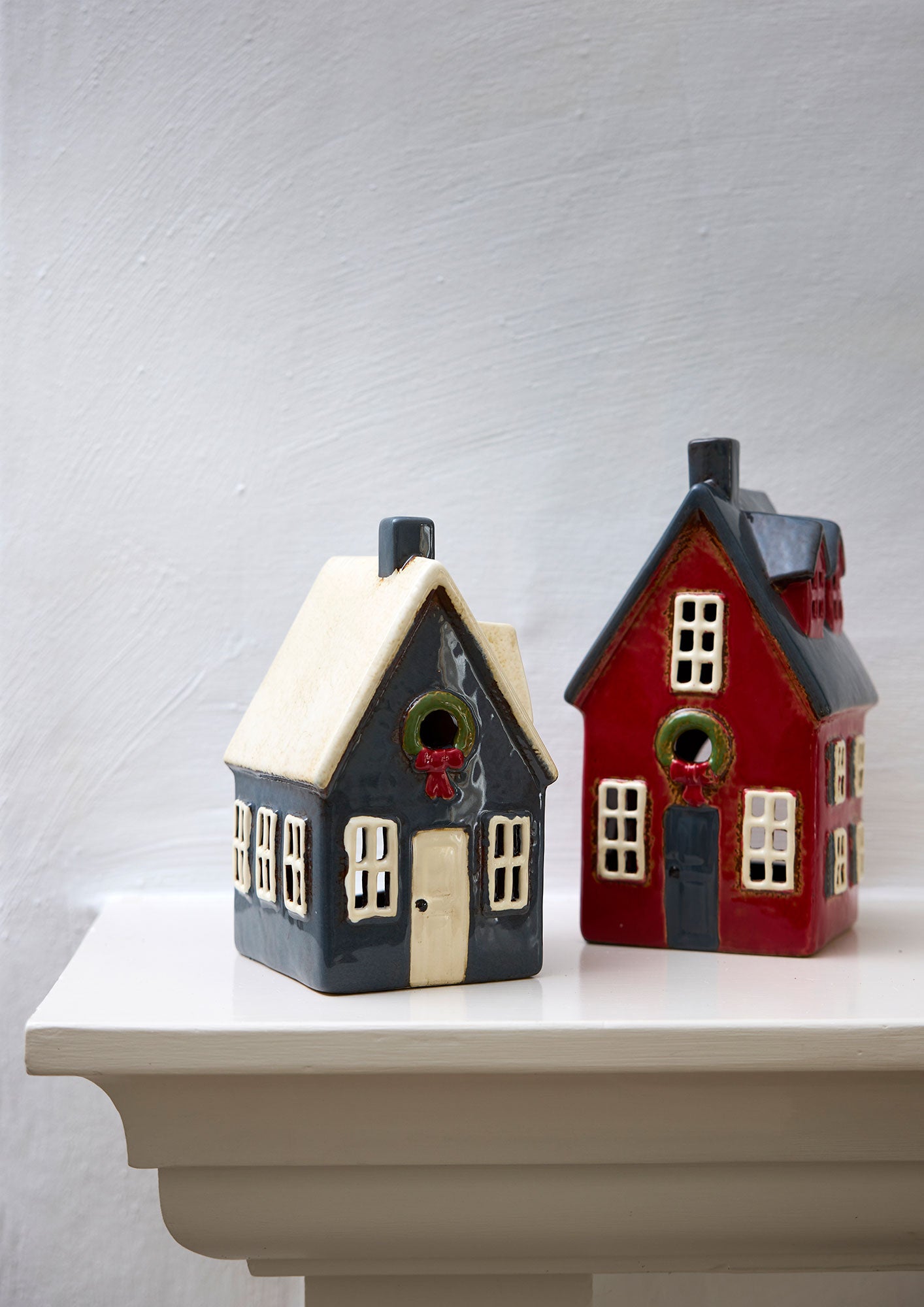 Alsace Red Tea Light Cottage with Wreath