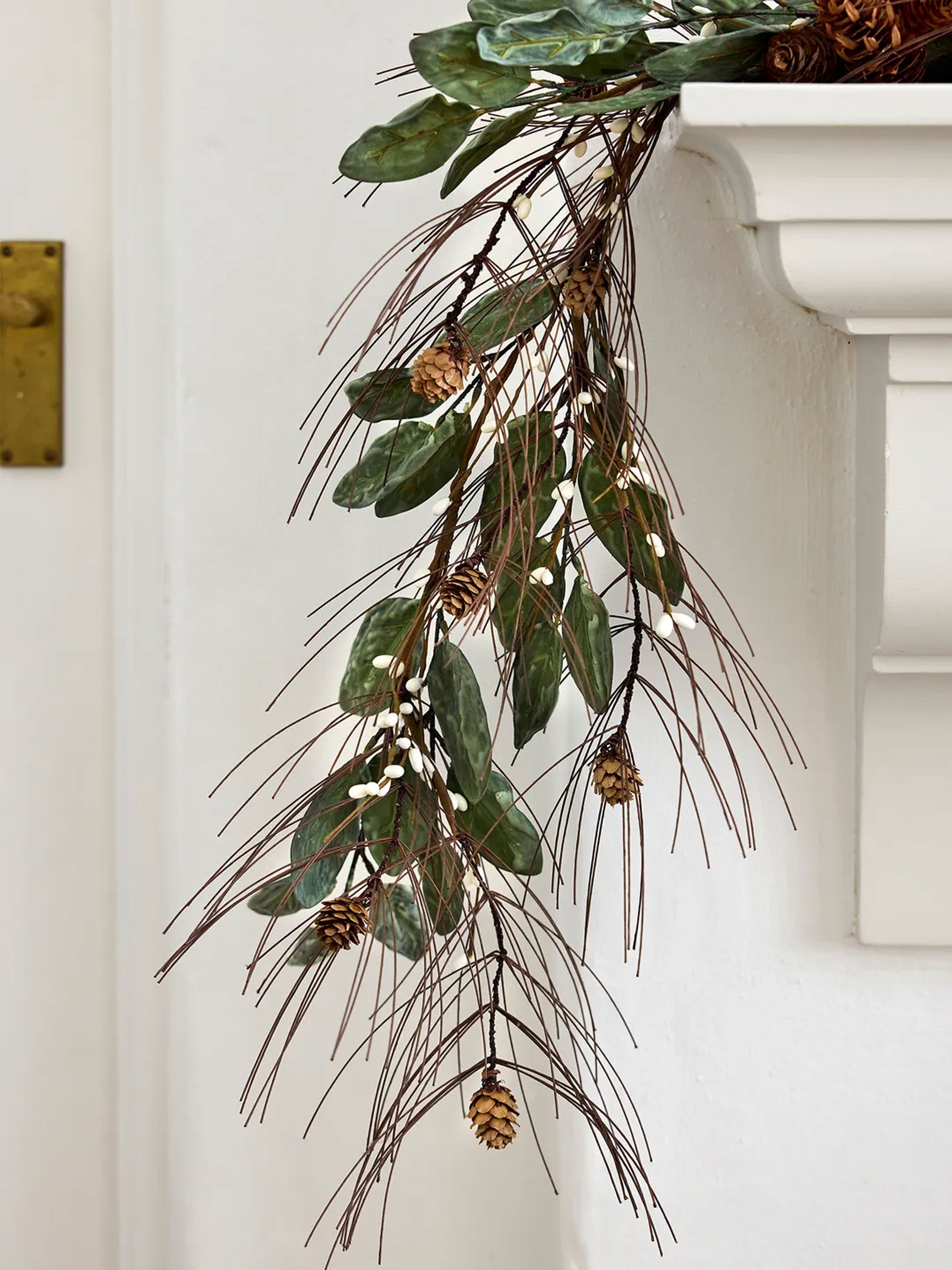 White Berry & Pinecone Swag