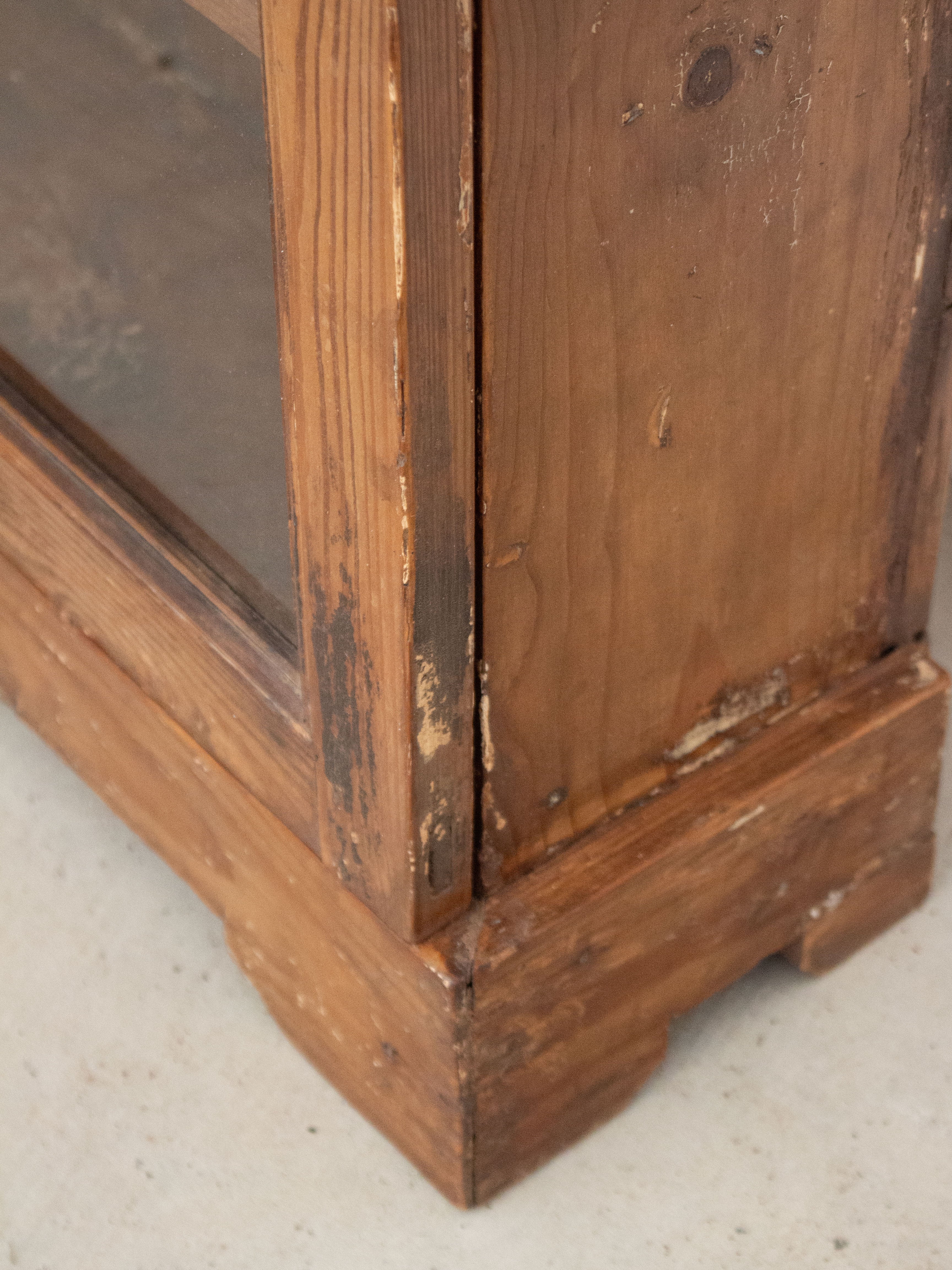 Wren Vintage Small Glass Cabinet