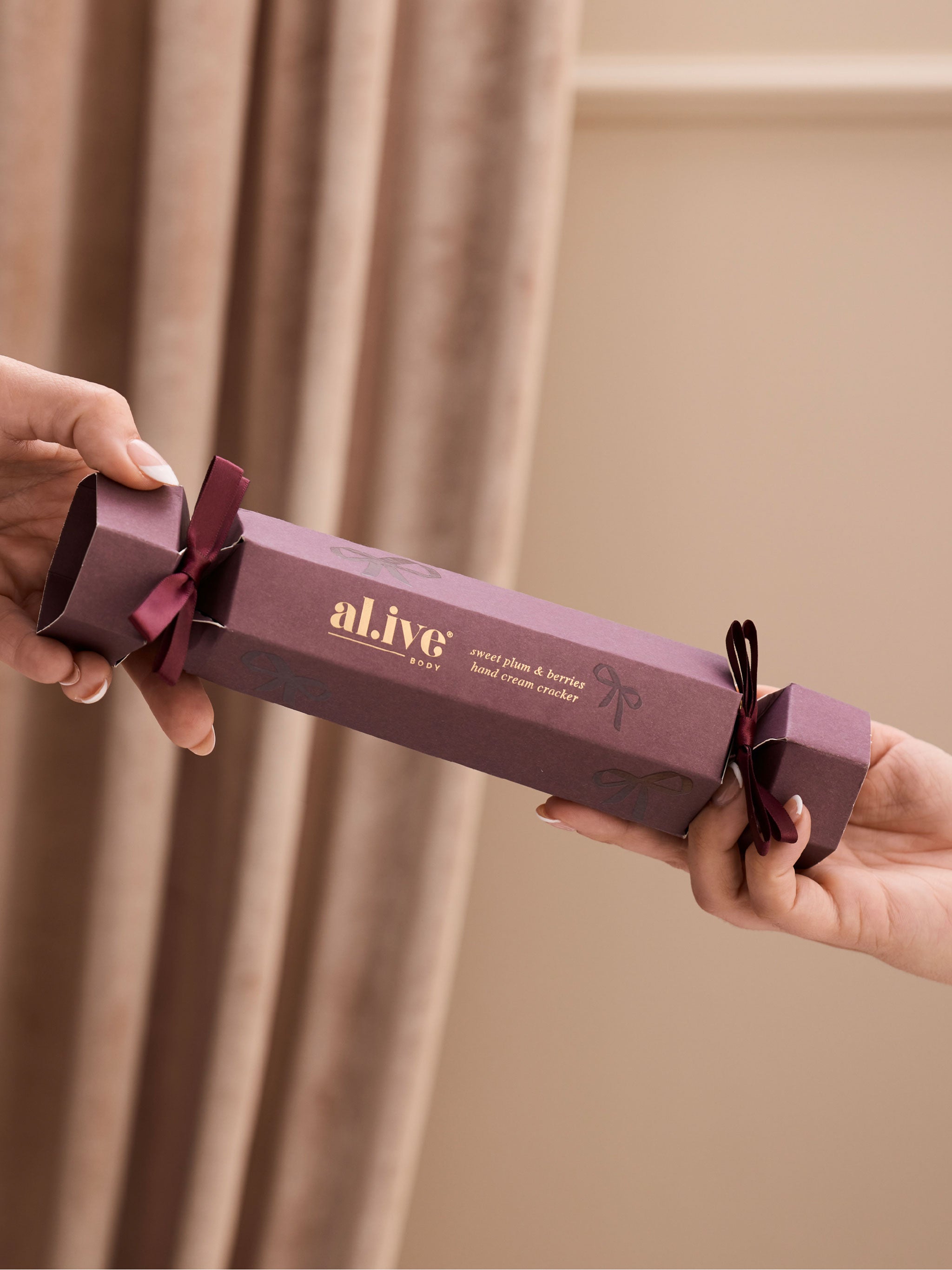 Alive Hand Cream Cracker