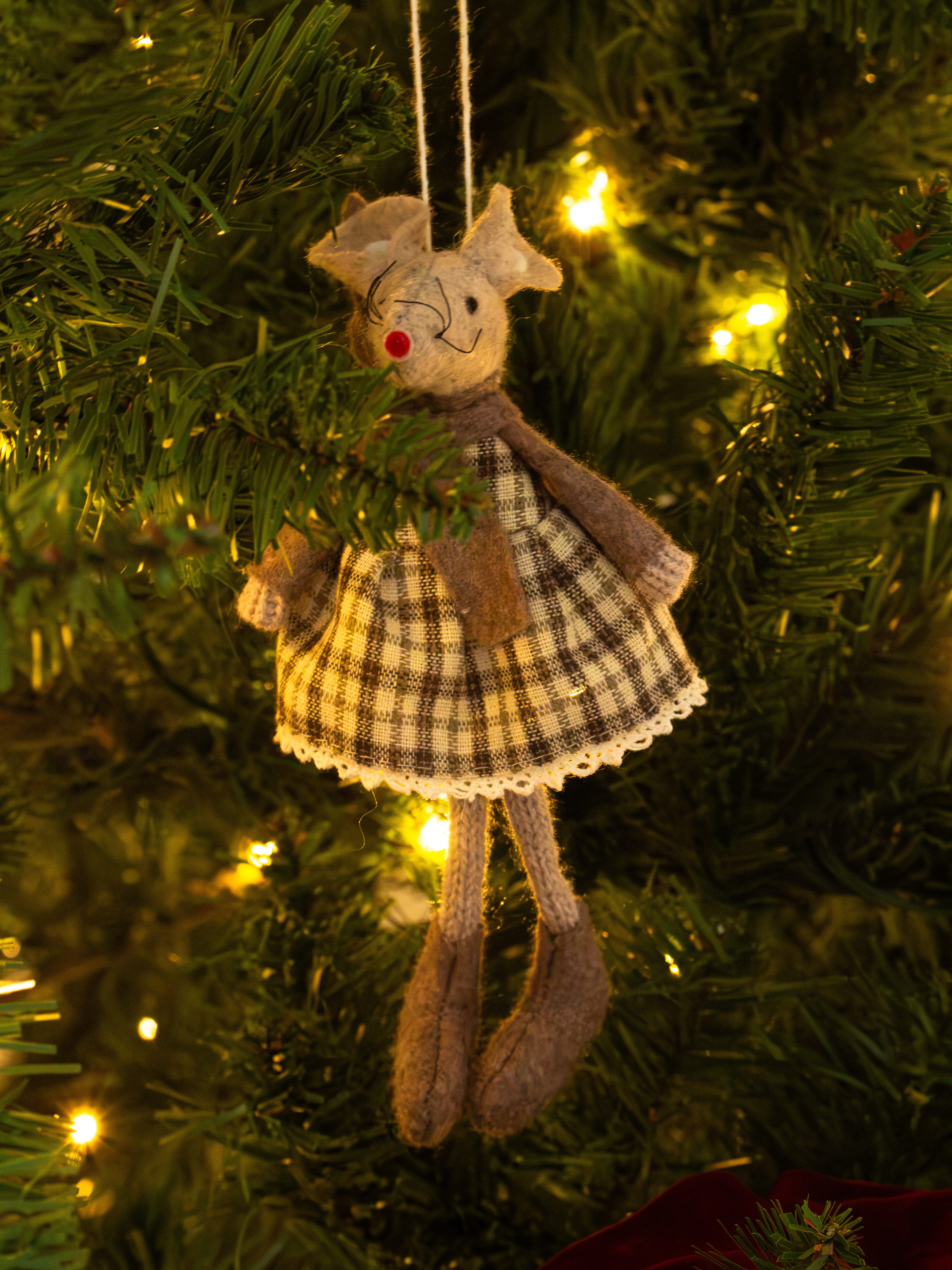 Brown Mouse Hanging