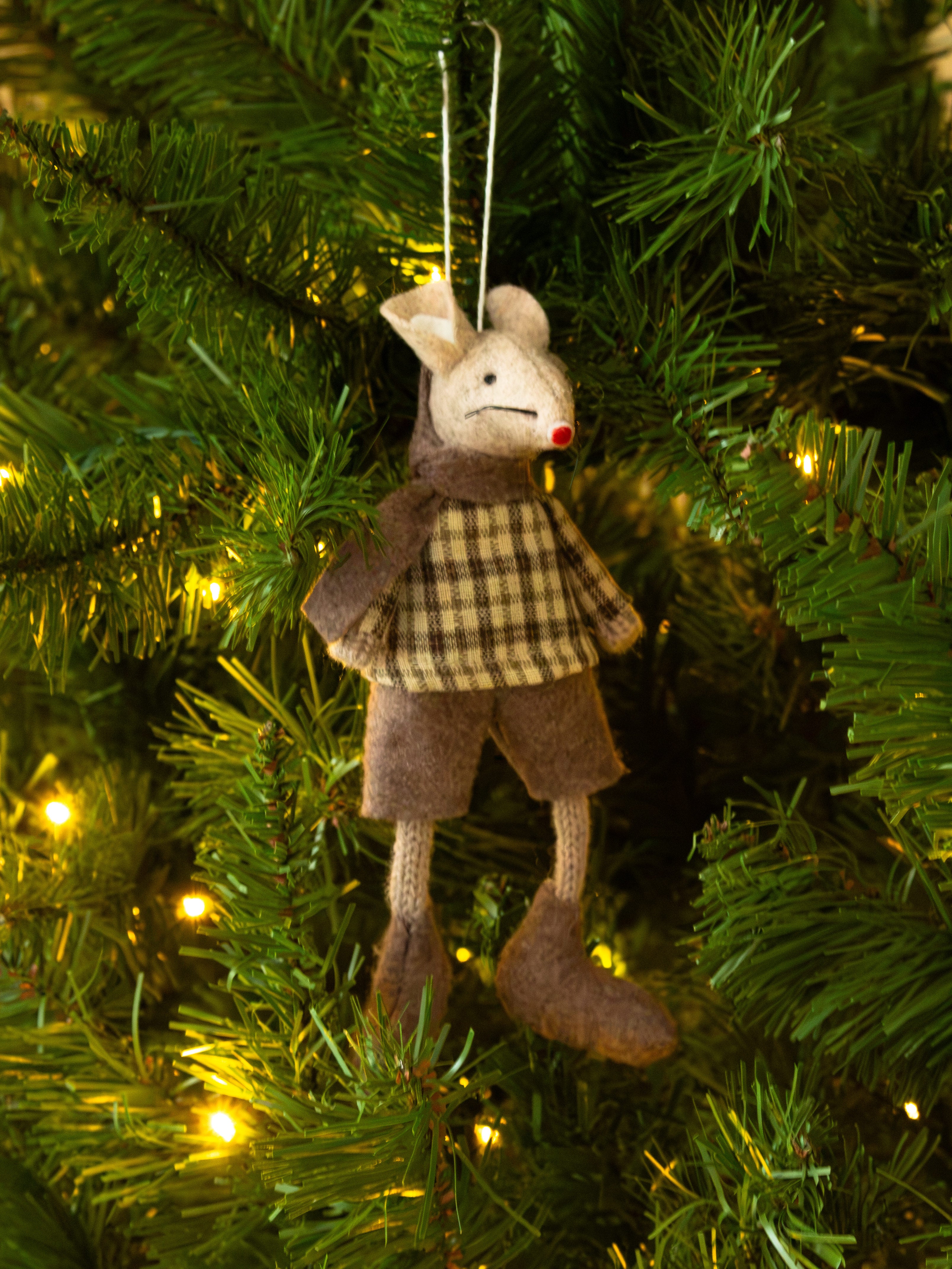 Brown Mouse Hanging