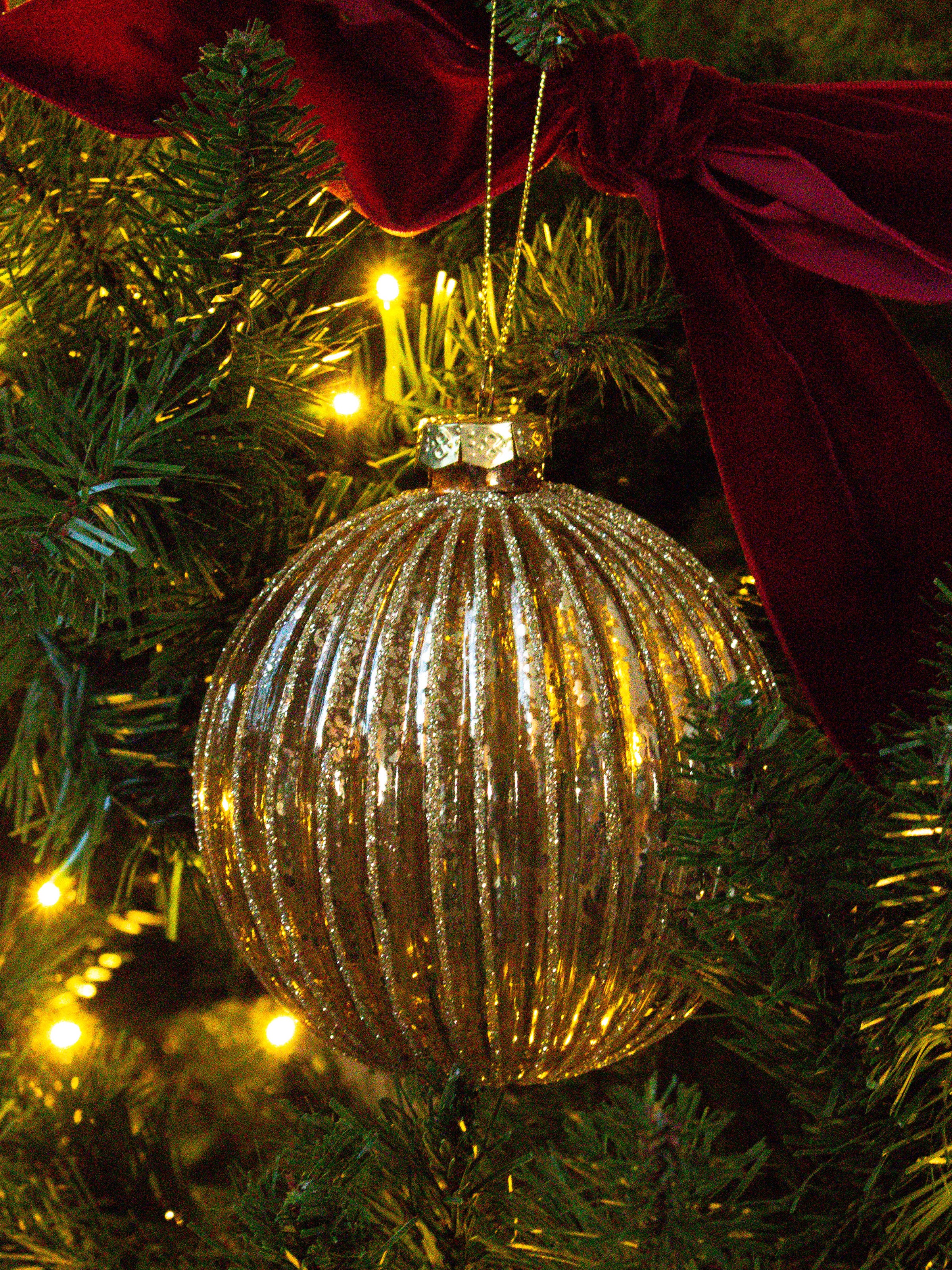 Gold Ribbed Glass Bauble