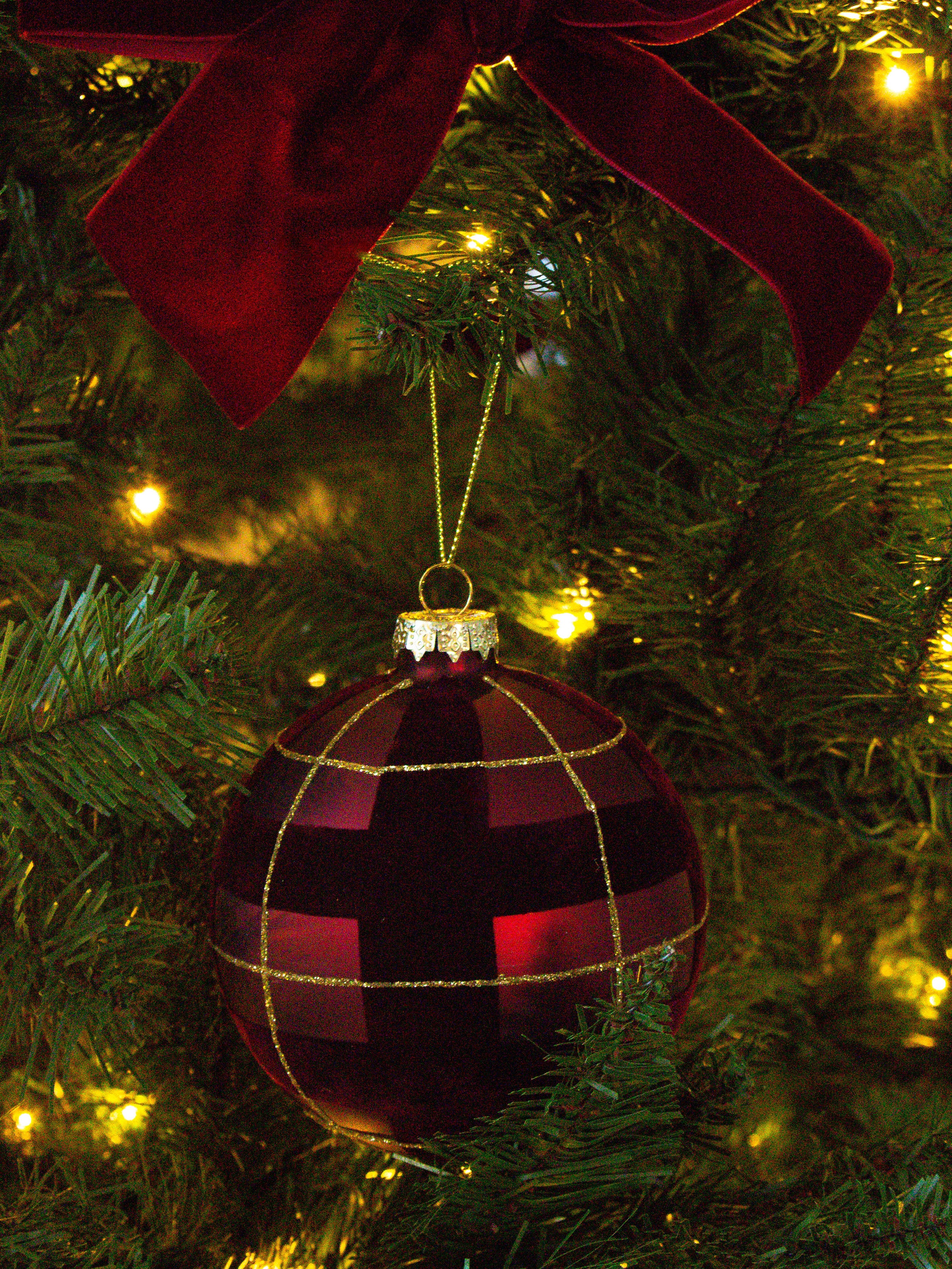 Highland Mulberry Glass Bauble