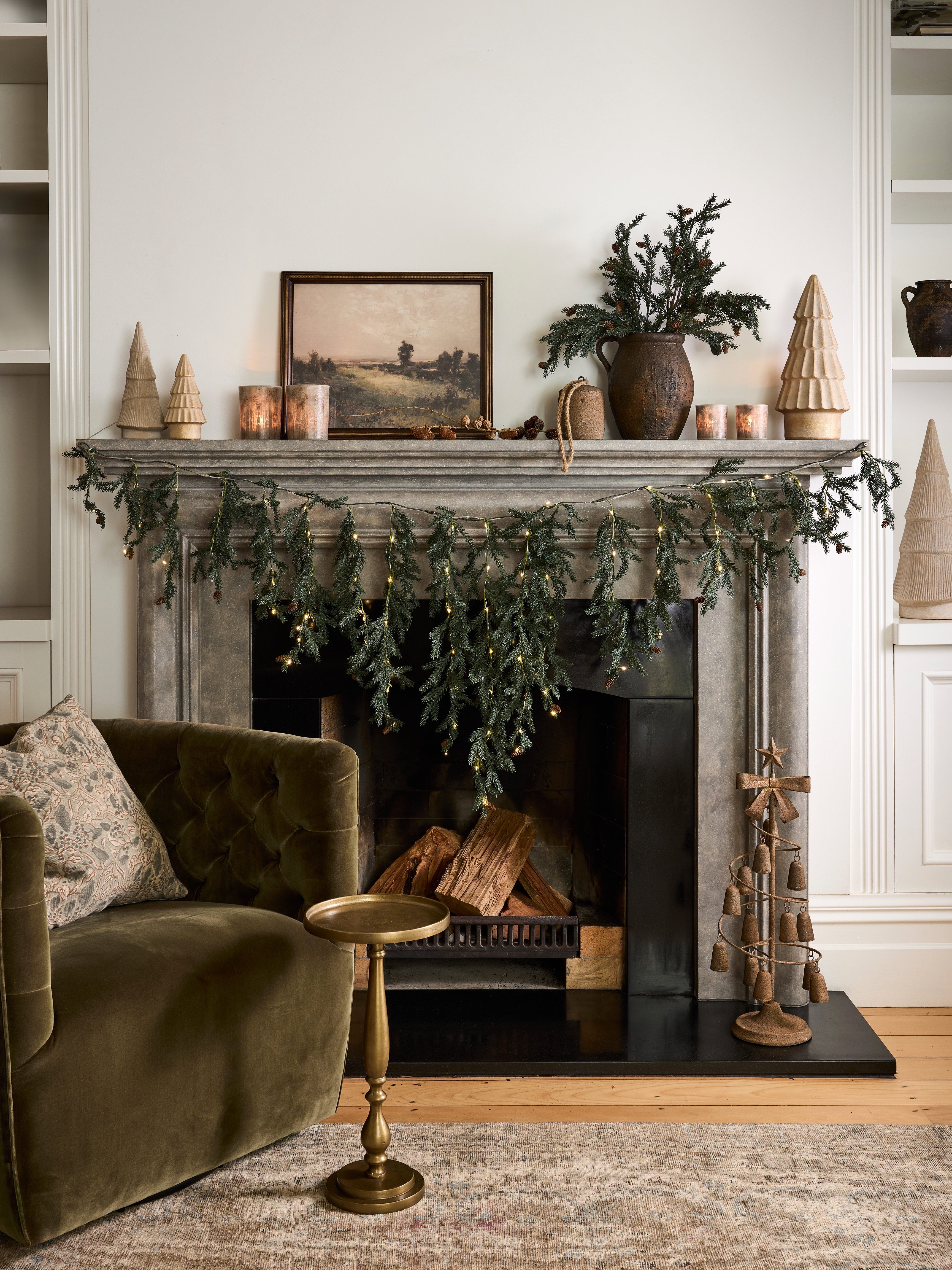 Light Up Pinecone Mantle Garland