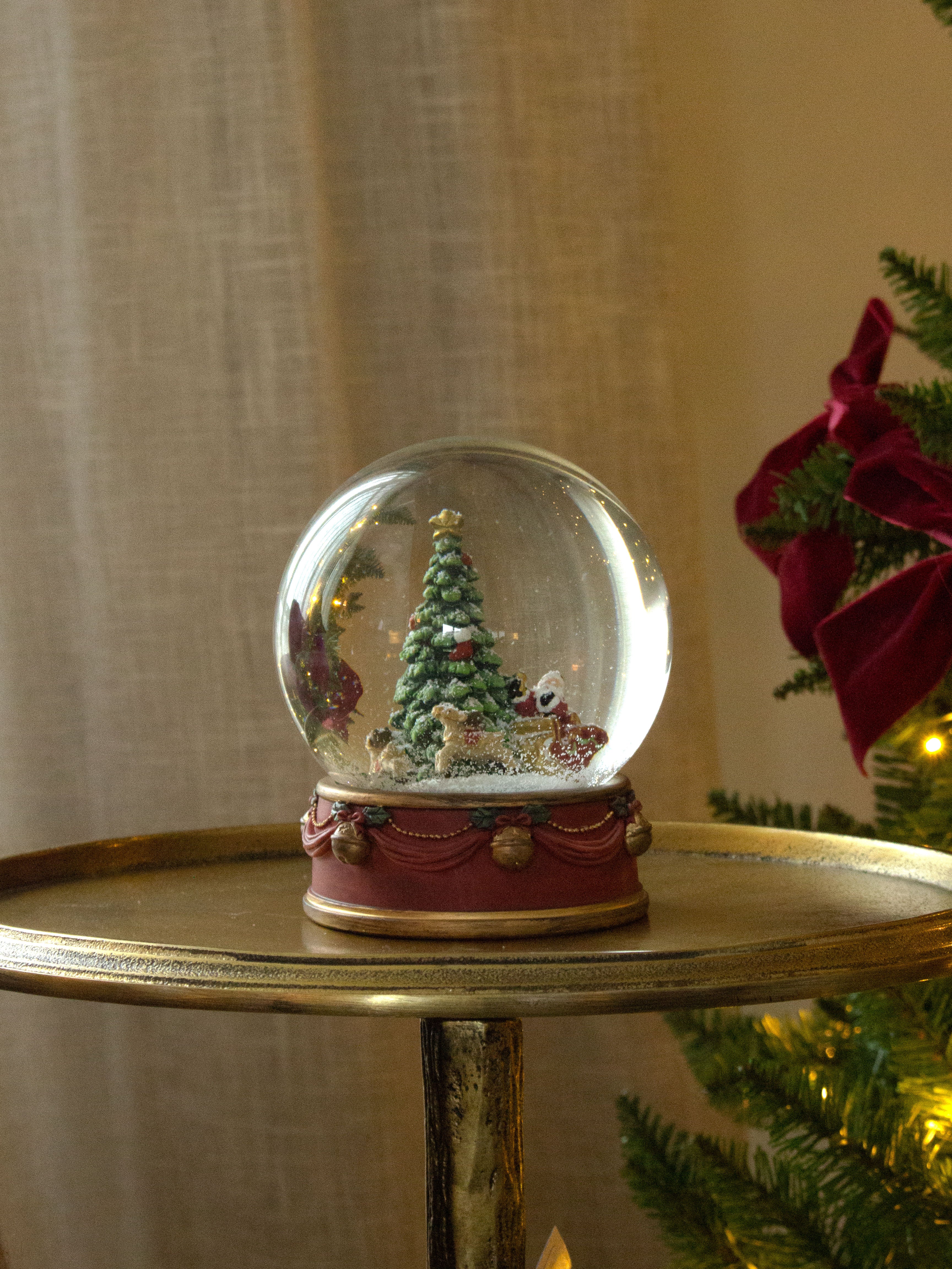 Noel Snowglobe