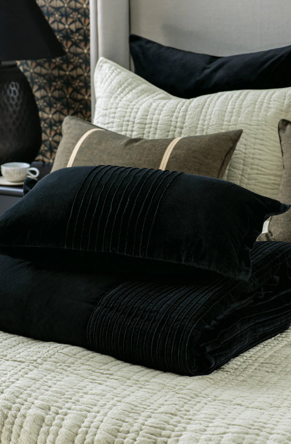 Piega Black Comforter