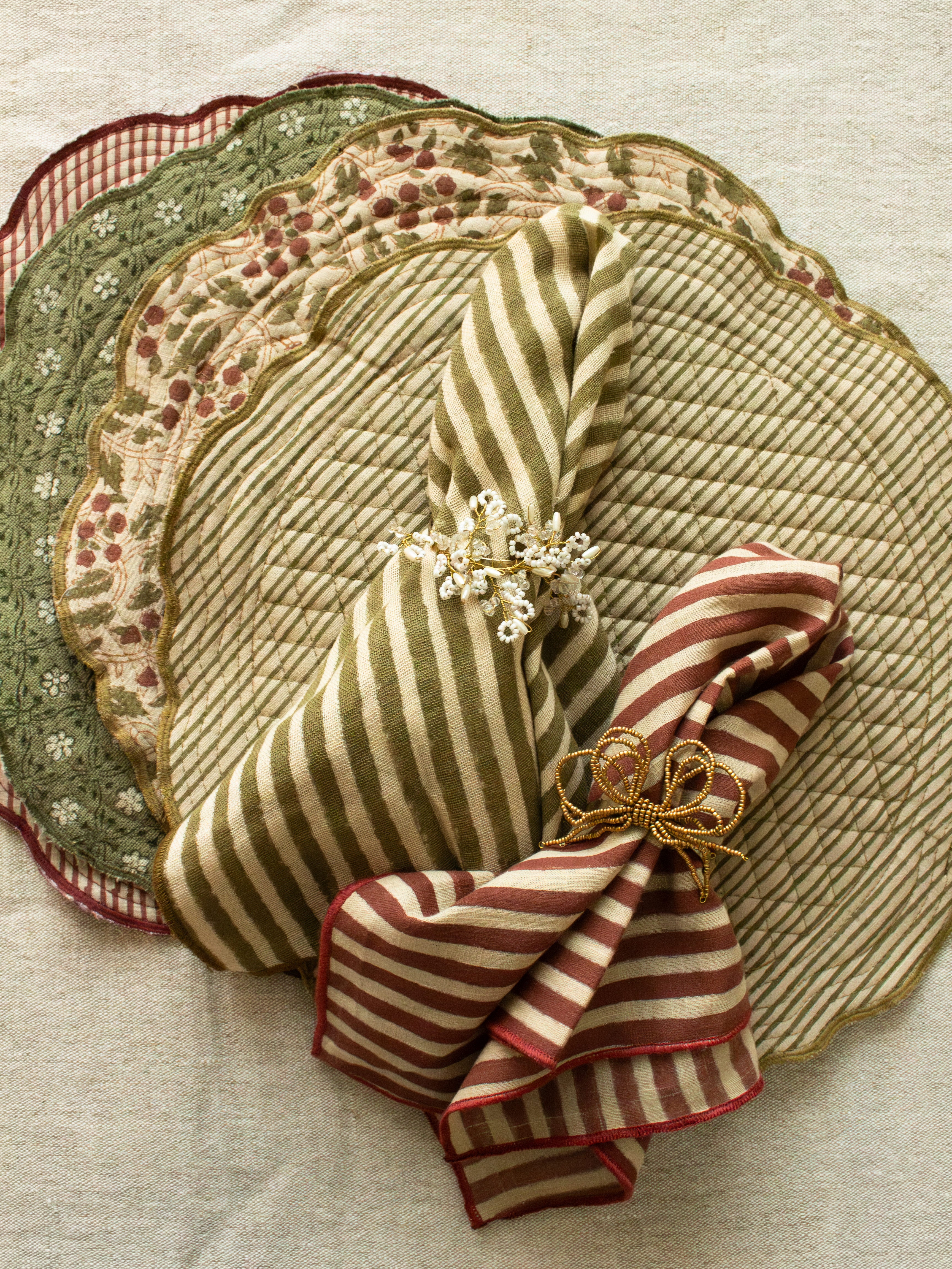 Beaded Gold Bow Napkin Ring