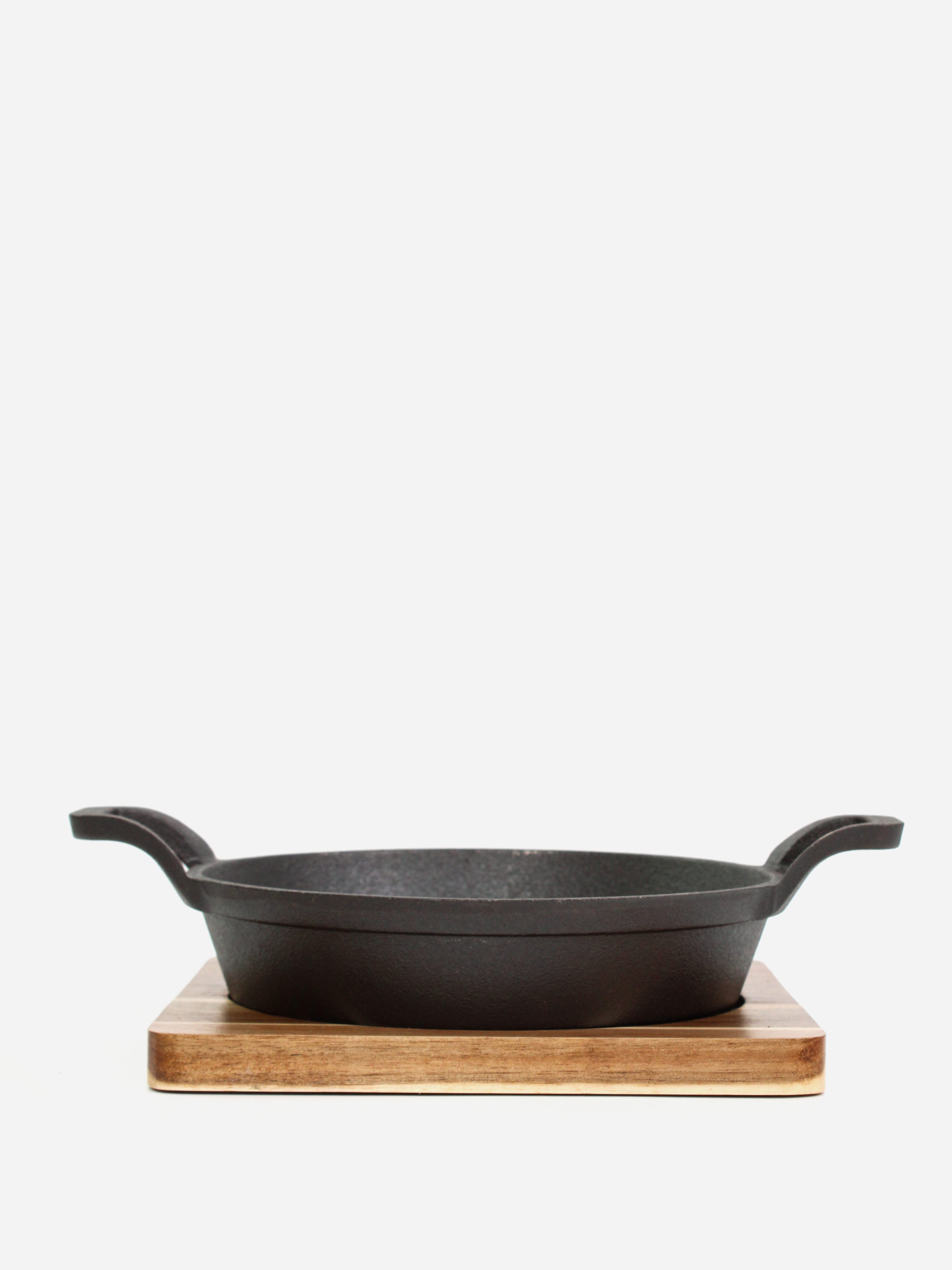 Round Cast Iron Skillet with Acacia Trivet