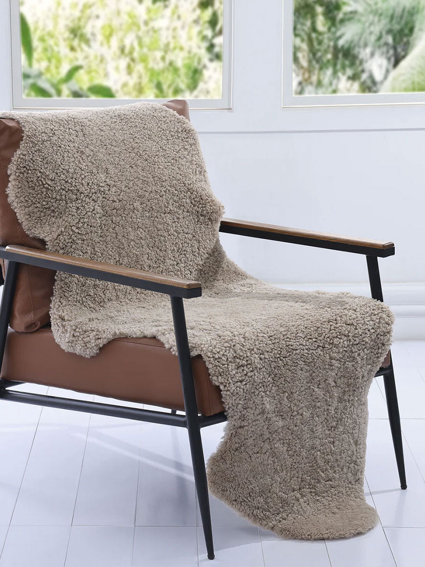 Short Wool Sheepskin Rug