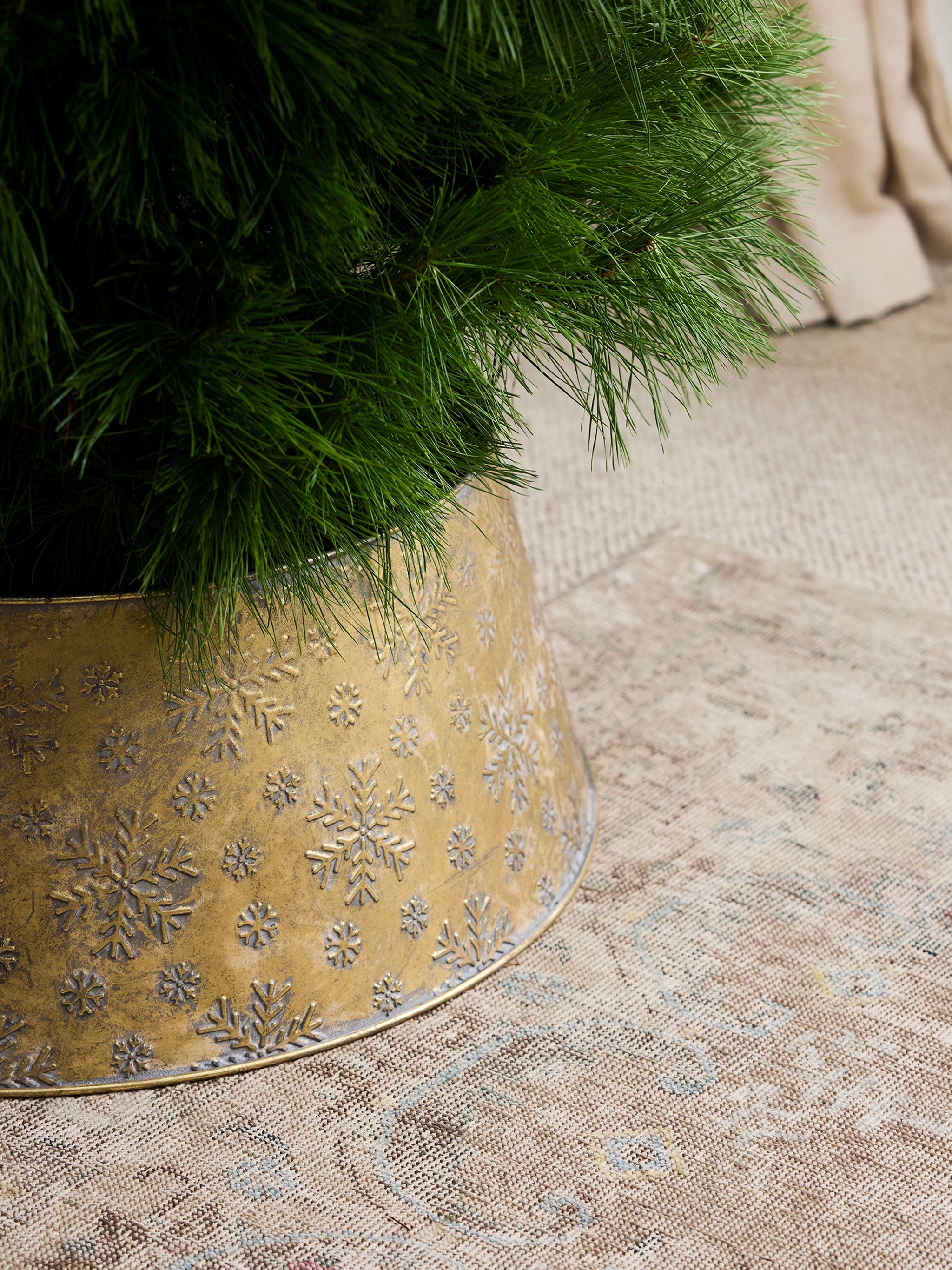 Snowflake Tree Skirt
