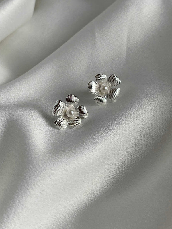925 Sterling Silver Daisy Studs