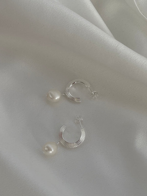 Aada Pearl Earrings 925 Sterling Silver